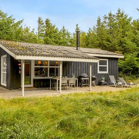Hébergement de vacances Modernized With Wood-burning Stove And Covered Terrace In Klitmoller *