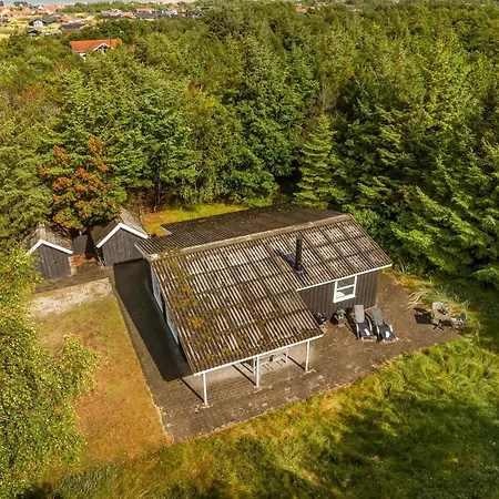 Modernized With Wood-burning Stove And Covered Terrace In Klitmoller *