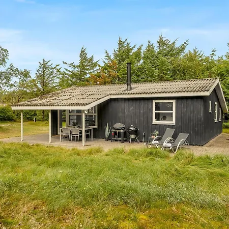 Hébergement de vacances Modernized With Wood-burning Stove And Covered Terrace In Klitmoller